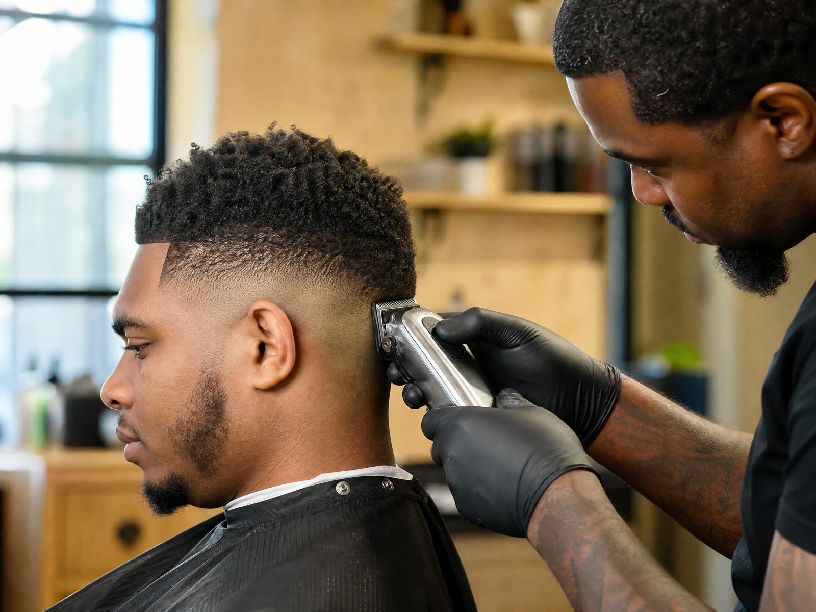 Skin Fade in Arbeit — Karizma Barbershop Luzern